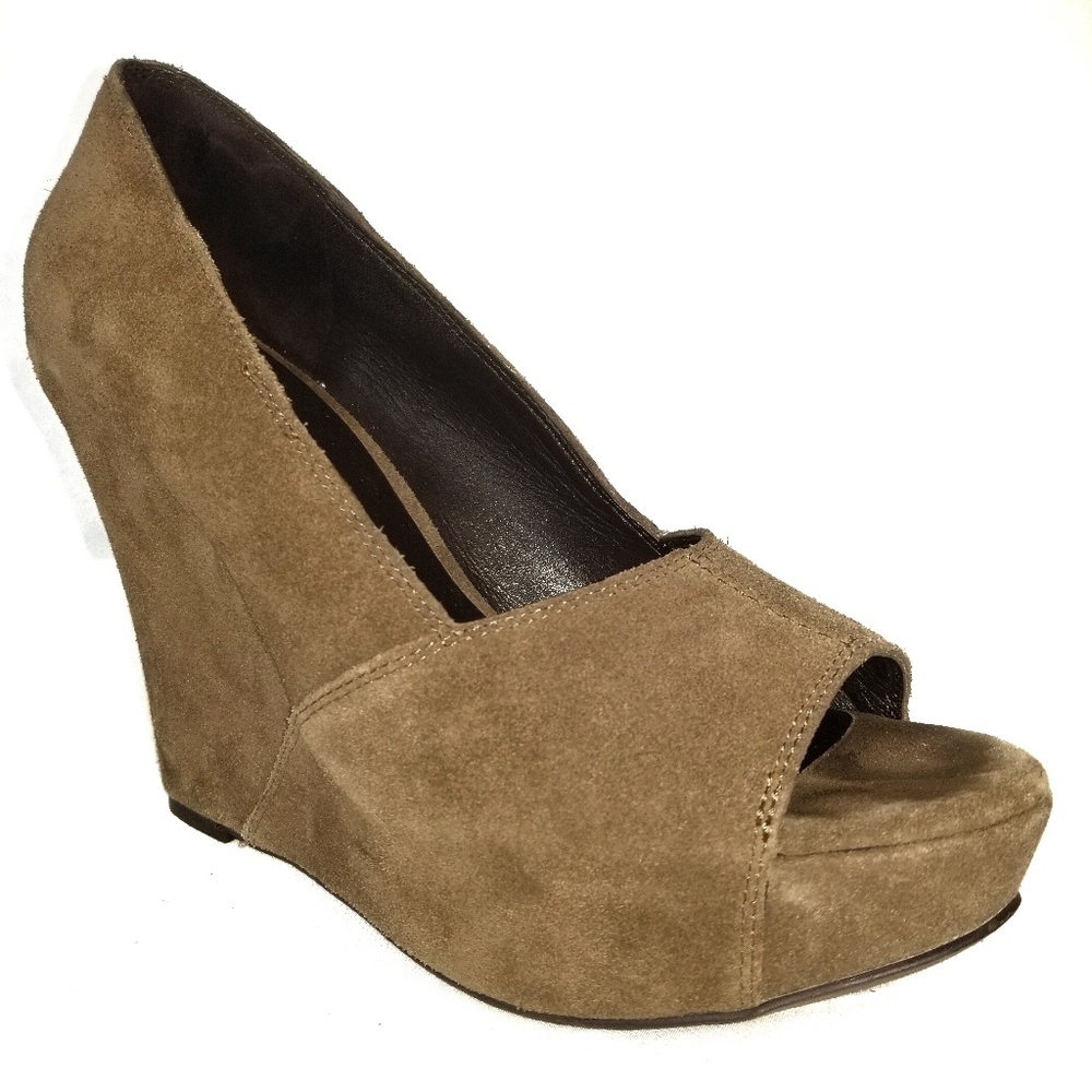 Elizabeth and James Light Brown Suede Wedges Size9